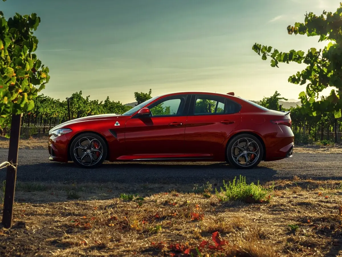 Alfa Romeo Giulia II (952) Седан — сүрөт 2