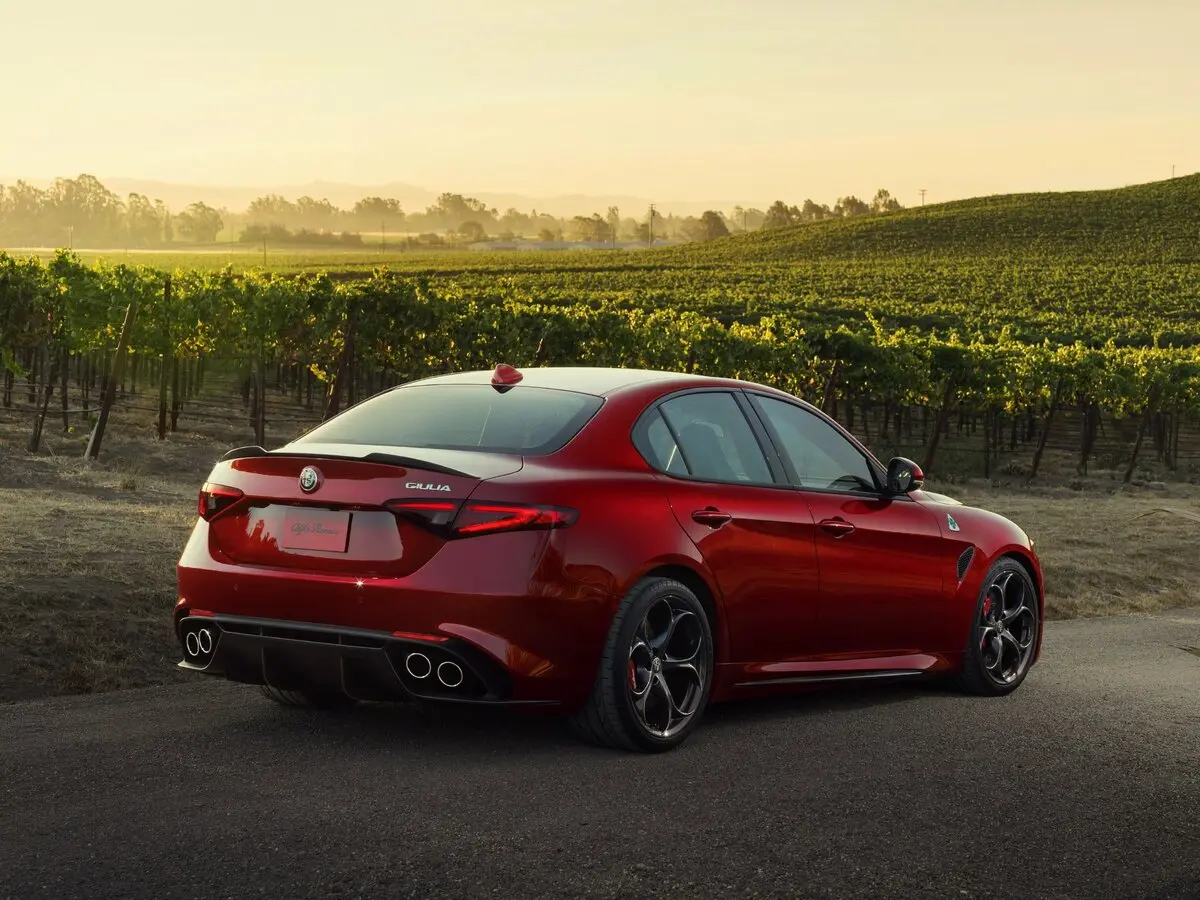 Alfa Romeo Giulia II (952) Седан — сүрөт 5