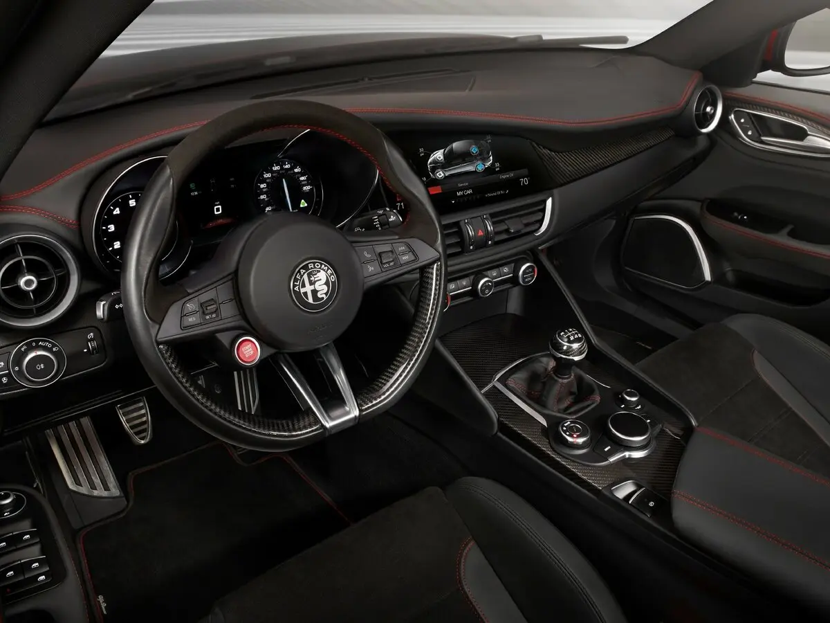 Alfa Romeo Giulia II (952) Седан — сүрөт 8