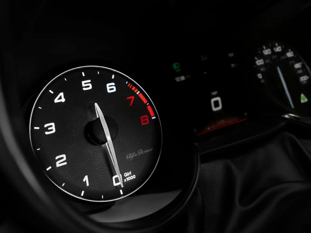 Alfa Romeo Giulia II (952) Седан — сүрөт 9