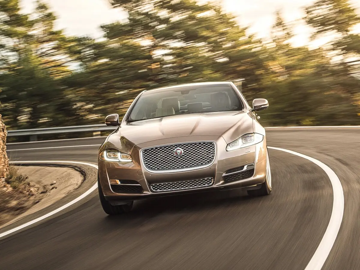 Jaguar XJ IV (X351) Рестайлинг Седан — photo 3