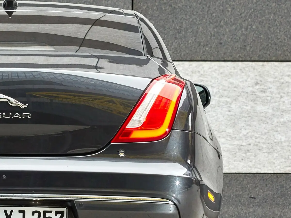 Jaguar XJ IV (X351) Рестайлинг Седан Long — сүрөт 11