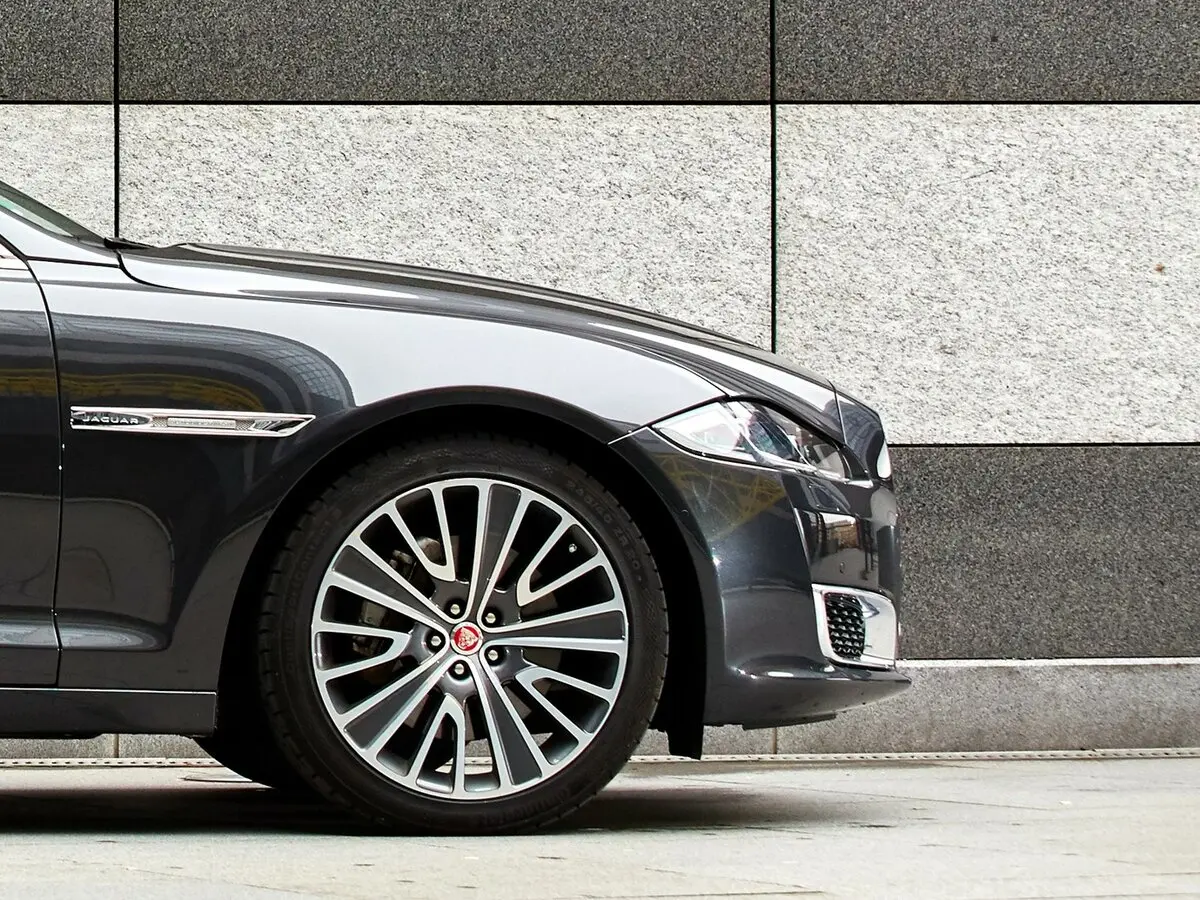 Jaguar XJ IV (X351) Рестайлинг Седан Long — сүрөт 12