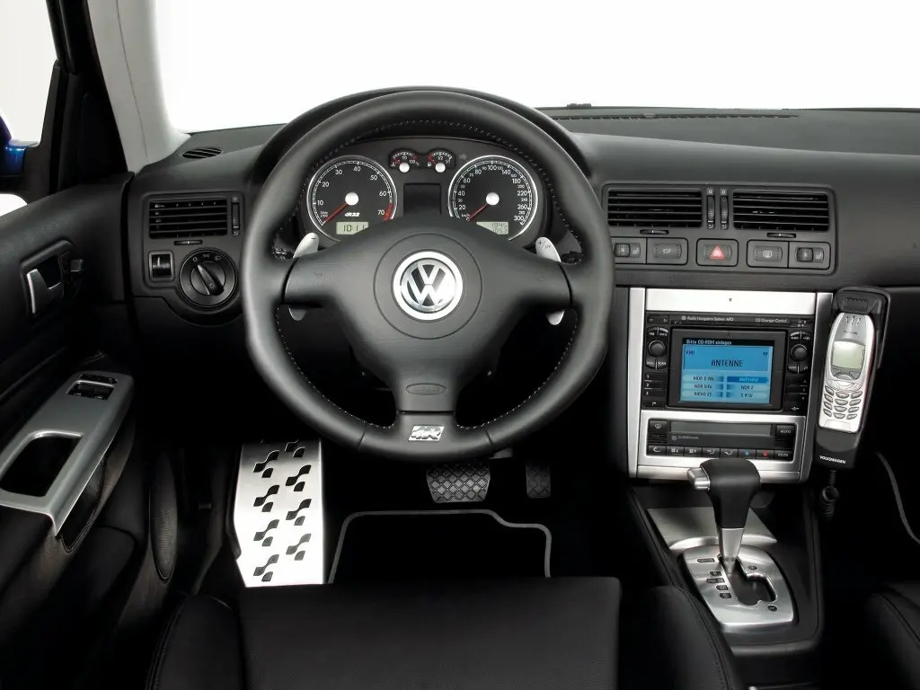 Volkswagen Golf R32 IV Хэтчбек 3 дв. — сүрөт 5