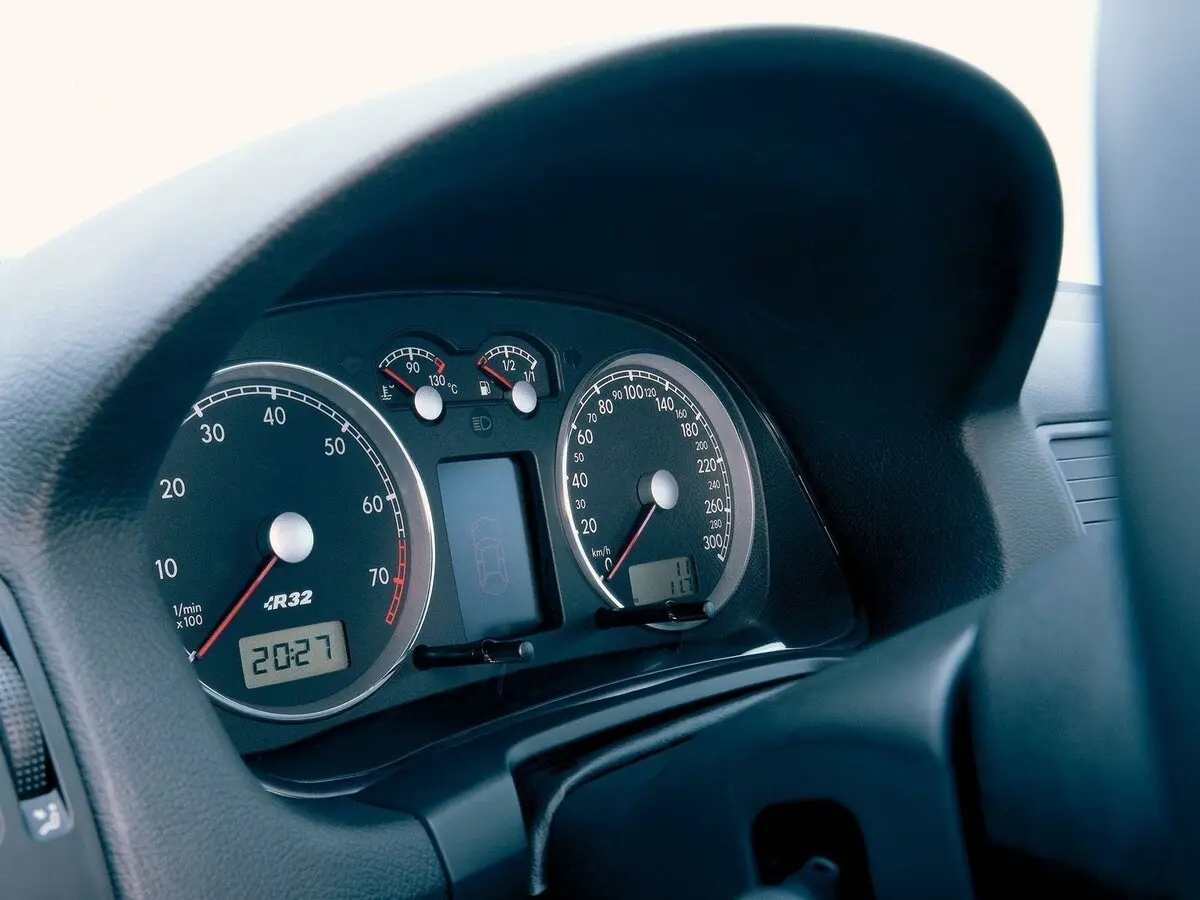 Volkswagen Golf R32 IV Хэтчбек 3 дв. — сүрөт 7