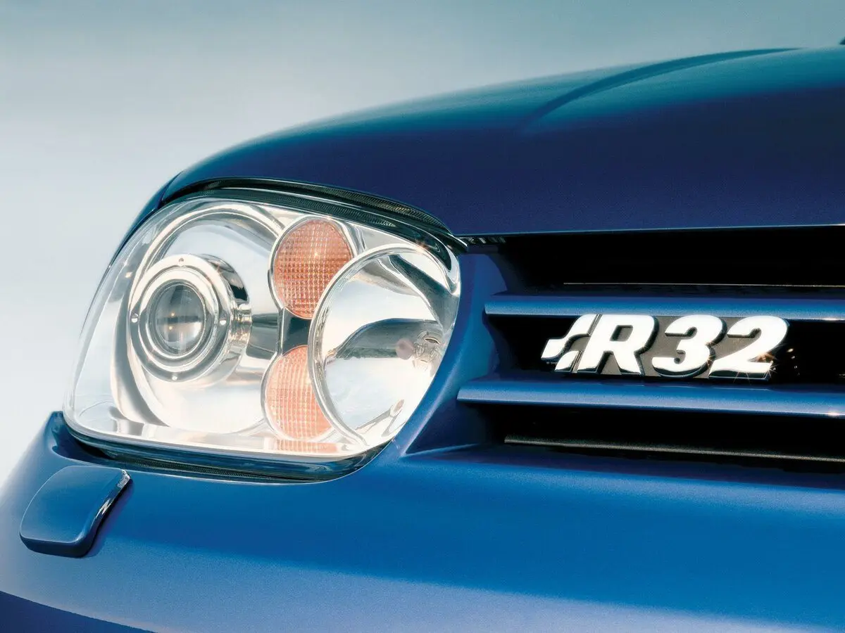 Volkswagen Golf R32 IV Хэтчбек 3 дв. — сүрөт 11