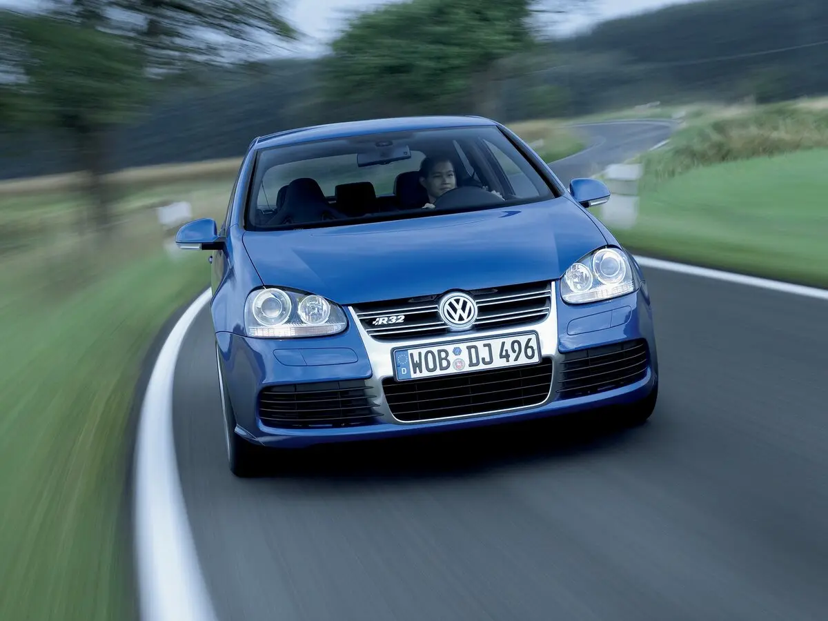 Volkswagen Golf R32 V Хэтчбек 3 дв. — photo 3
