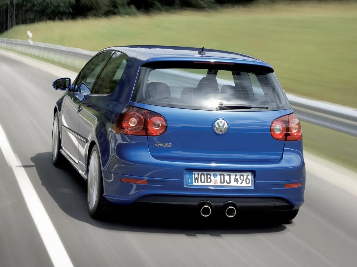 Volkswagen Golf R32 V Хэтчбек 3 дв. — photo 4
