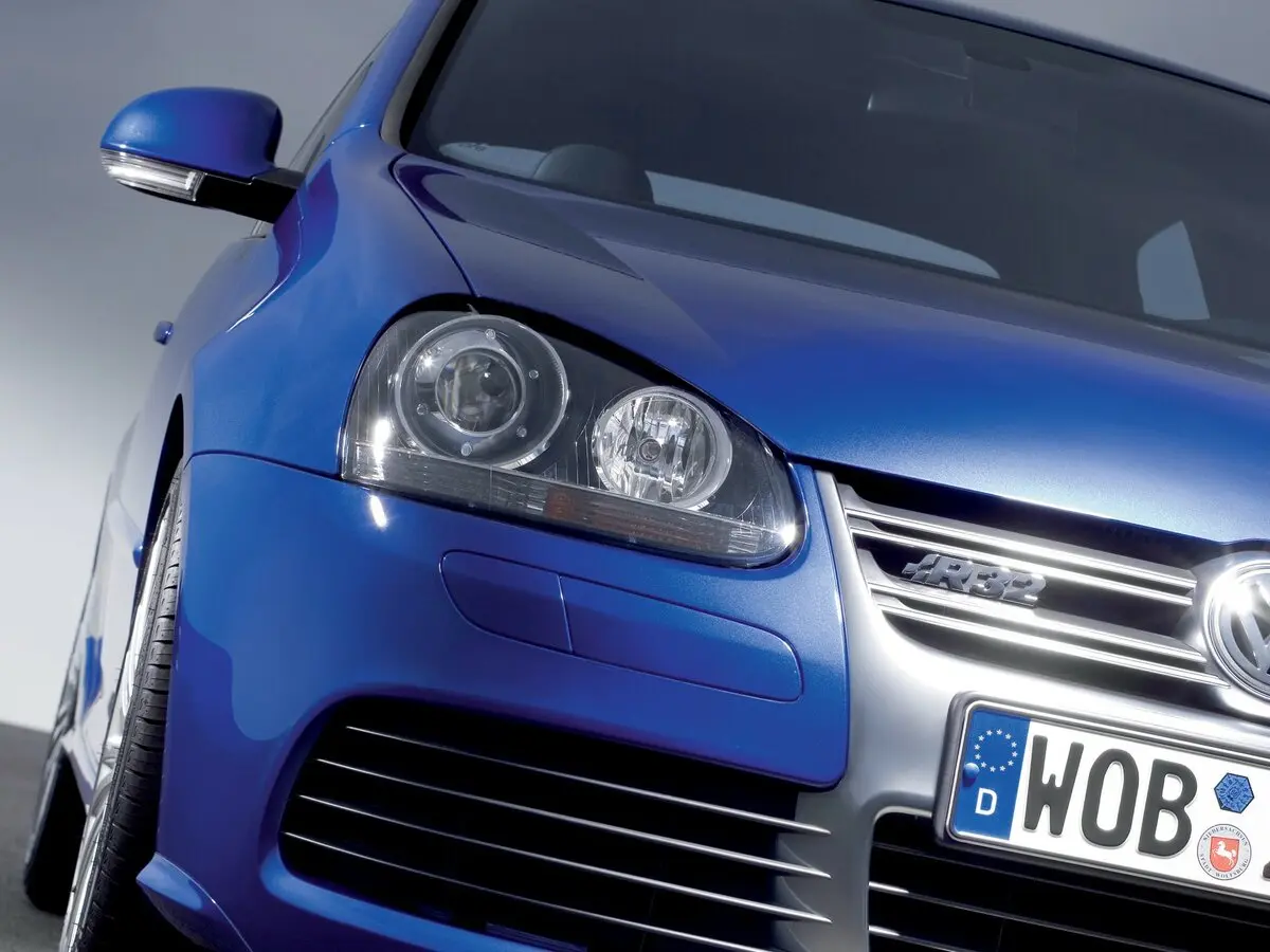 Volkswagen Golf R32 V Хэтчбек 3 дв. — photo 9