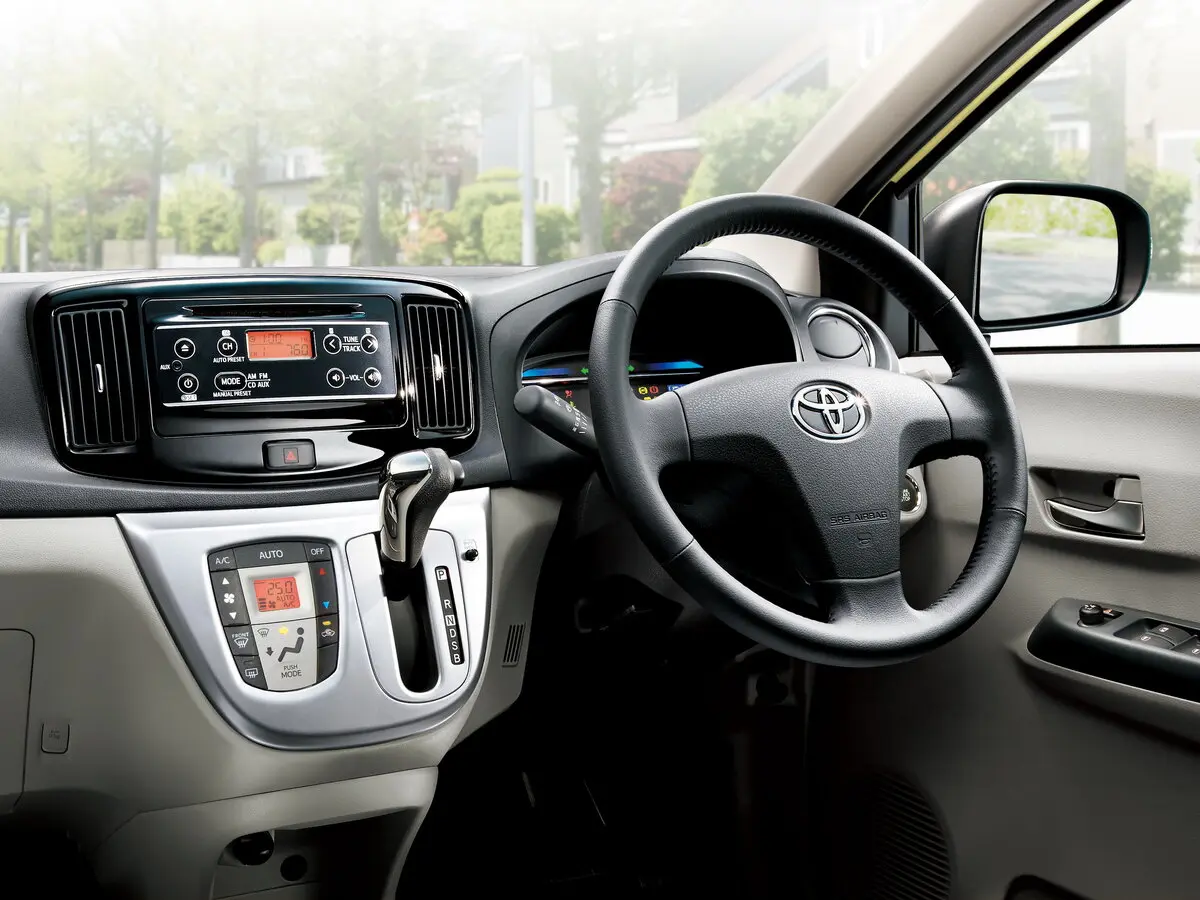 Toyota Pixis Epoch I Хэтчбек 5 дв. — фото 3