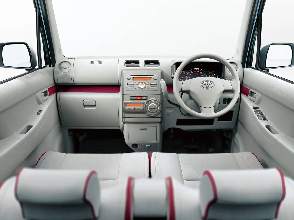 Toyota Pixis Space 2011 – 2017 Микровэн — фото 4