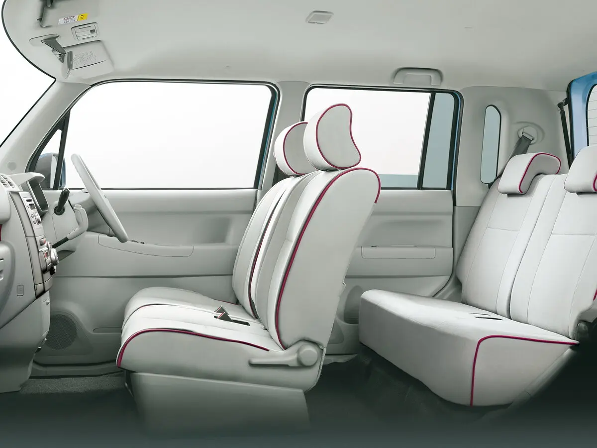 Toyota Pixis Space 2011 – 2017 Микровэн — фото 5