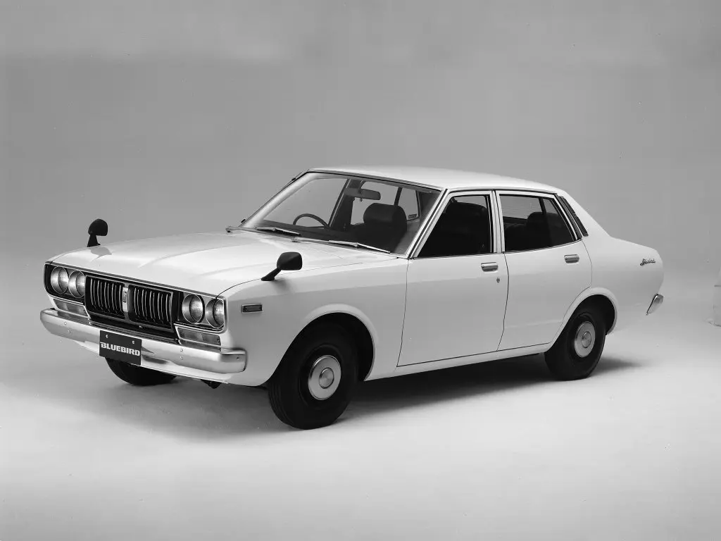 Nissan Bluebird V (810)