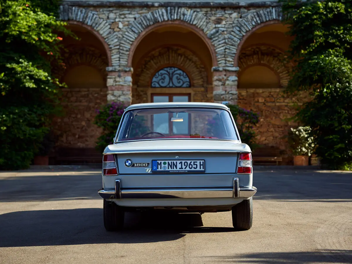BMW New Class 1800 Седан — сүрөт 4