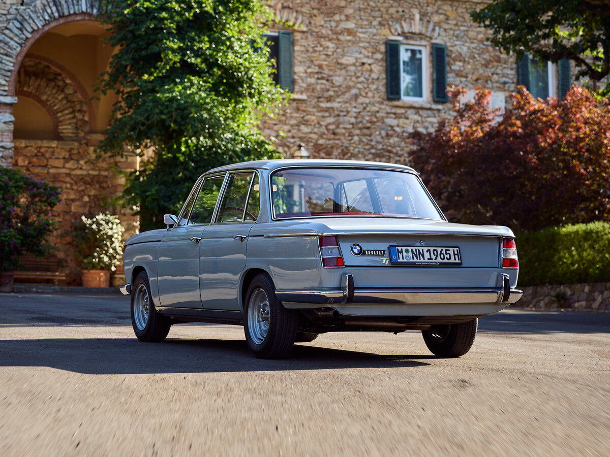BMW New Class 1800 Седан