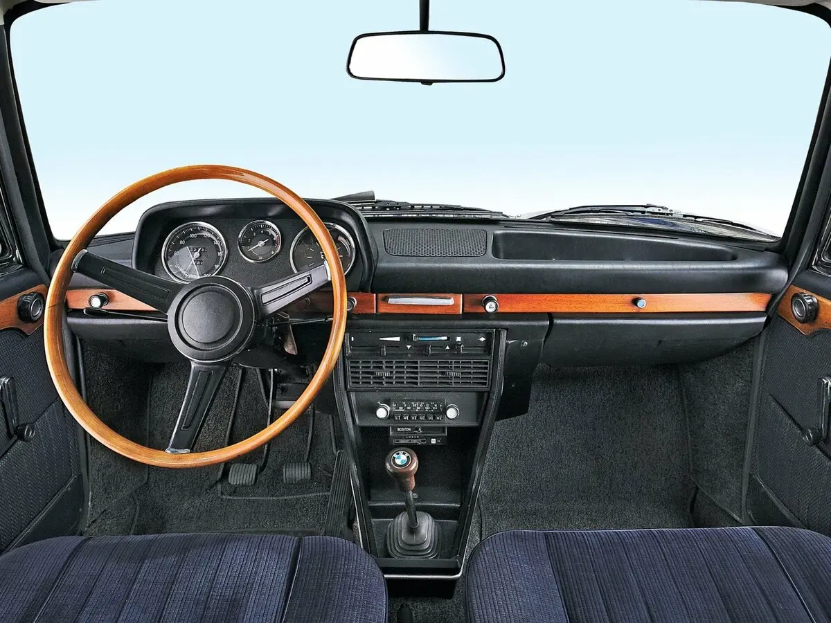 BMW New Class 2000 Седан — сүрөт 4