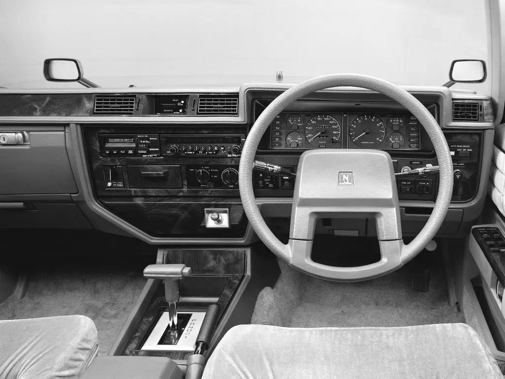 Nissan Cedric V (430) Седан-хардтоп Hardtop — сүрөт 3