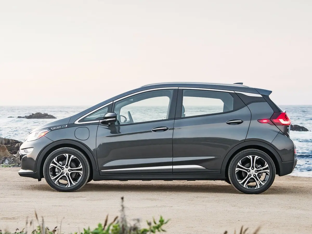 Chevrolet Bolt I Хэтчбек 5 дв. — сүрөт 2