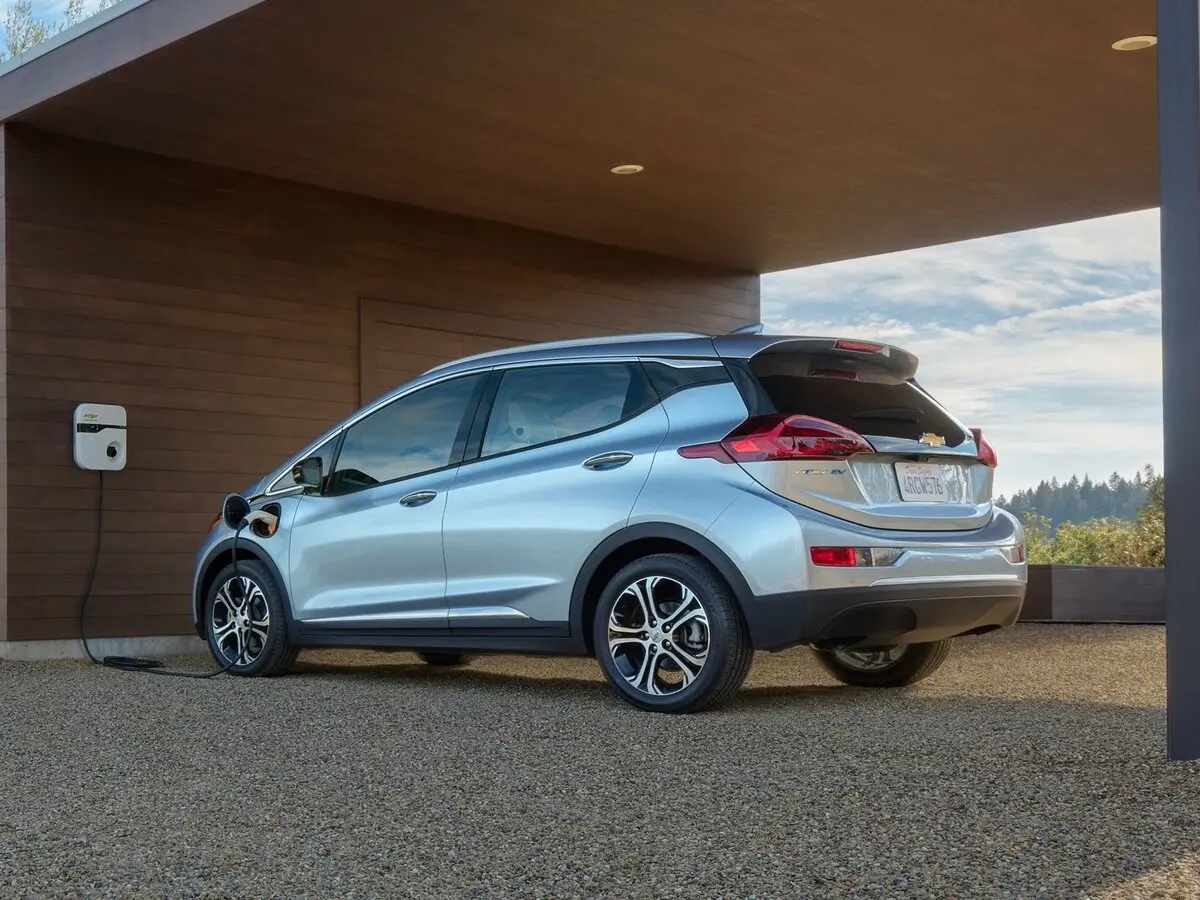 Chevrolet Bolt I Хэтчбек 5 дв. — сүрөт 4