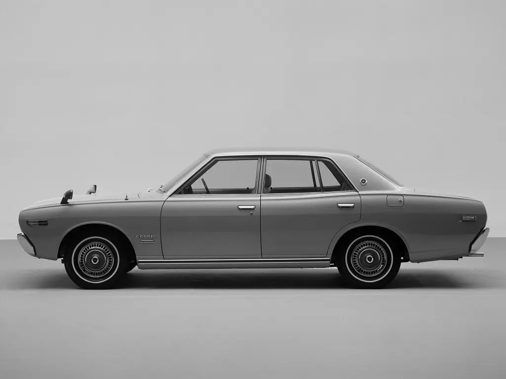 Nissan Cedric III (230) Седан — 照片 2