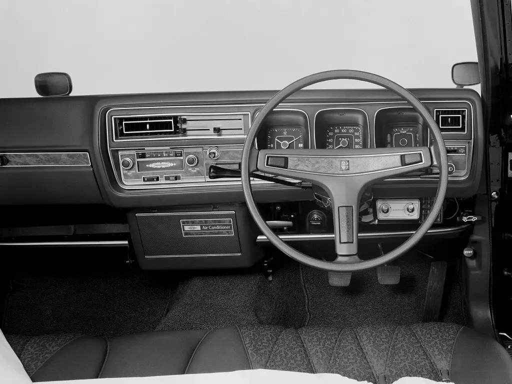 Nissan Cedric III (230) Седан — 照片 4
