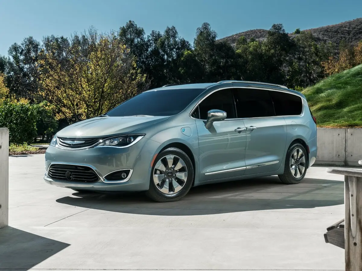 Chrysler Pacifica RU