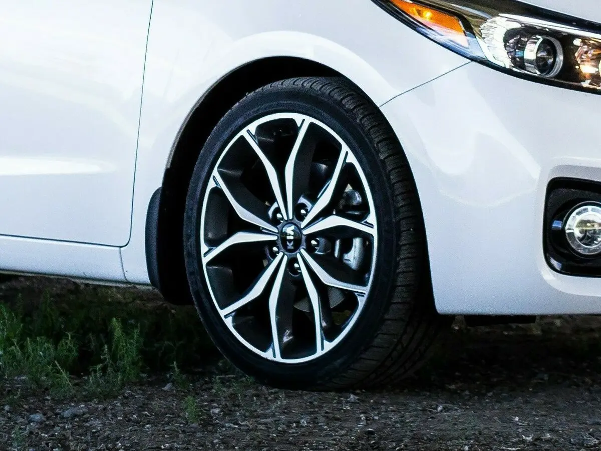 Kia Forte II Рестайлинг Хэтчбек 5 дв. — сүрөт 11