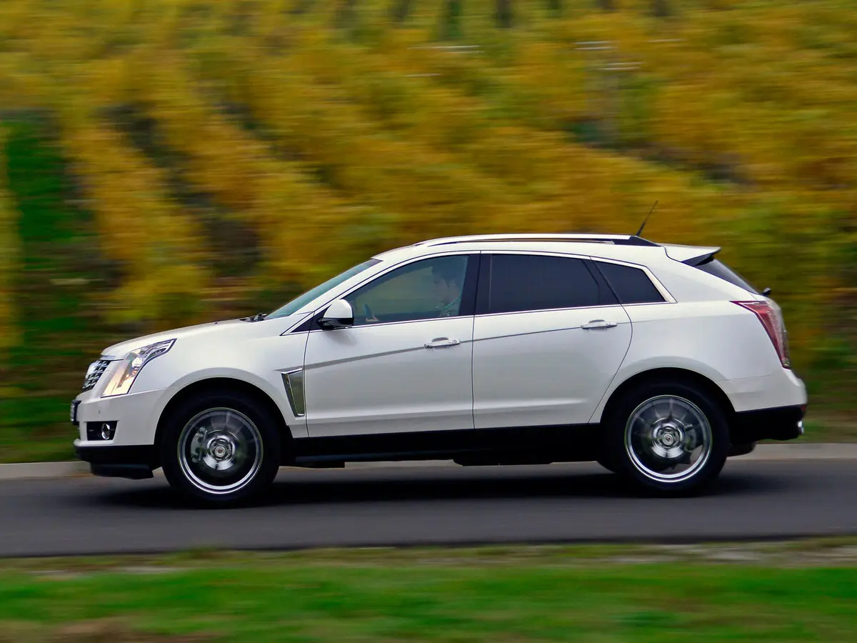 Cadillac SRX II Рестайлинг Внедорожник 5 дв. — 照片 2
