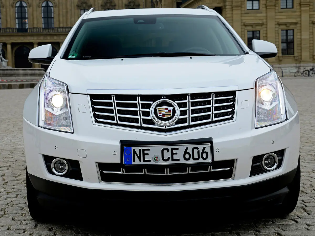 Cadillac SRX II Рестайлинг Внедорожник 5 дв. — 照片 3