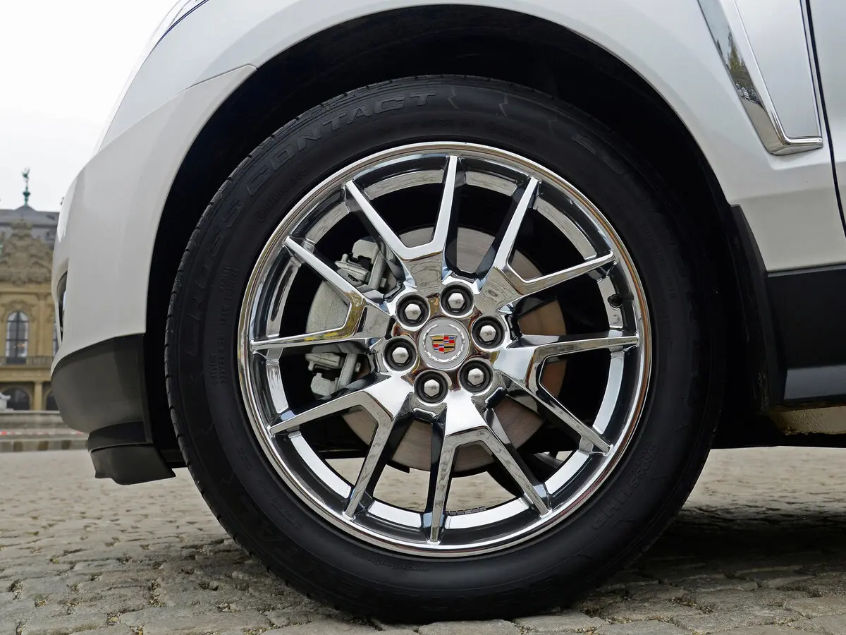 Cadillac SRX II Рестайлинг Внедорожник 5 дв. — 照片 15