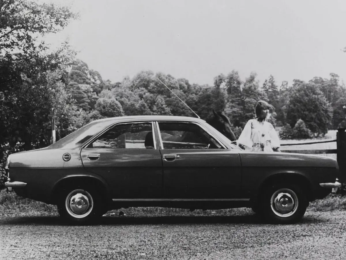 Chrysler 180 1970 – 1982 Седан — сүрөт 2