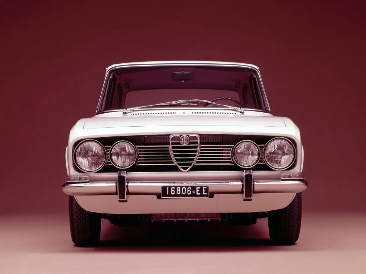 Alfa Romeo 105/115 1965 – 1977 Седан 1750/2000 Berlina — сүрөт 4