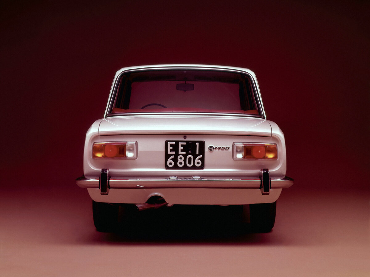 Alfa Romeo 105/115 1965 – 1977 Седан 1750/2000 Berlina
