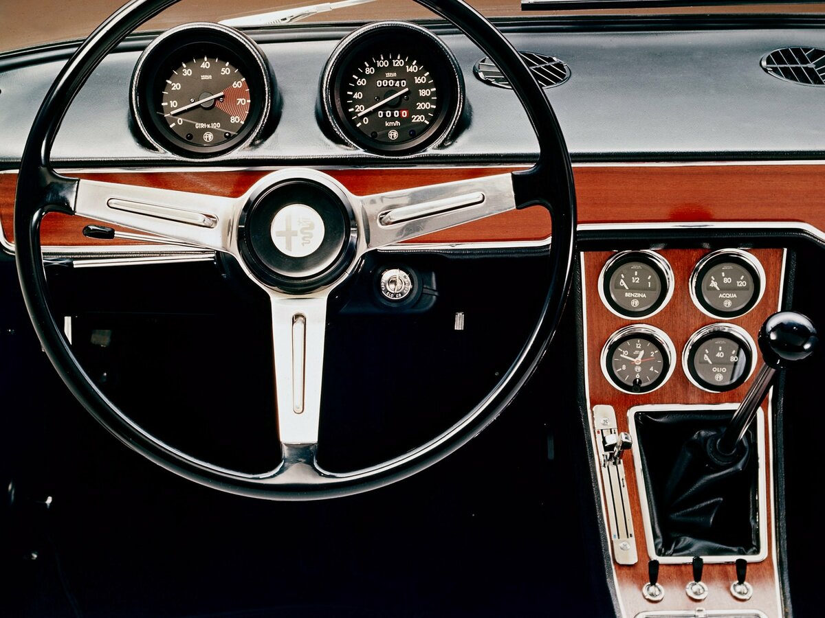 Alfa Romeo 105/115 1965 – 1977 Седан 1750/2000 Berlina