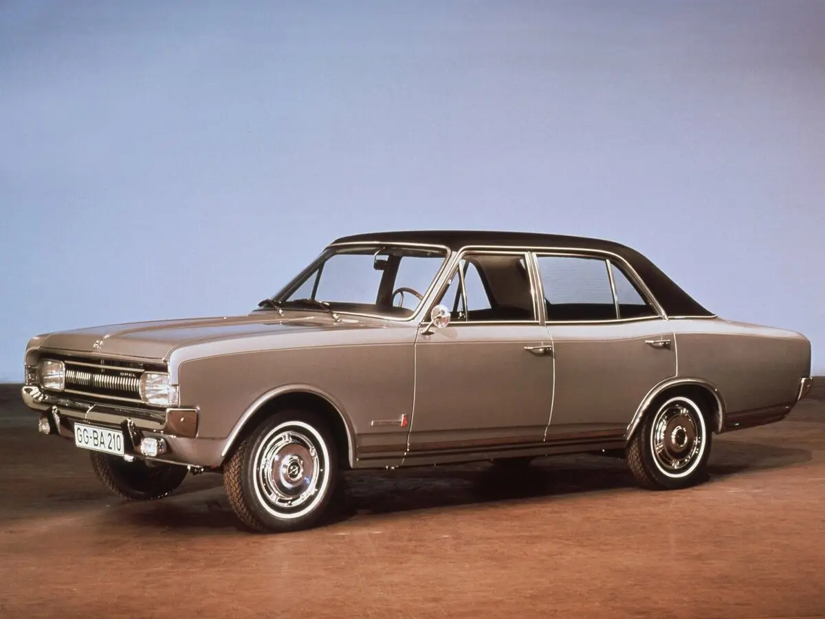 Opel Commodore A Седан