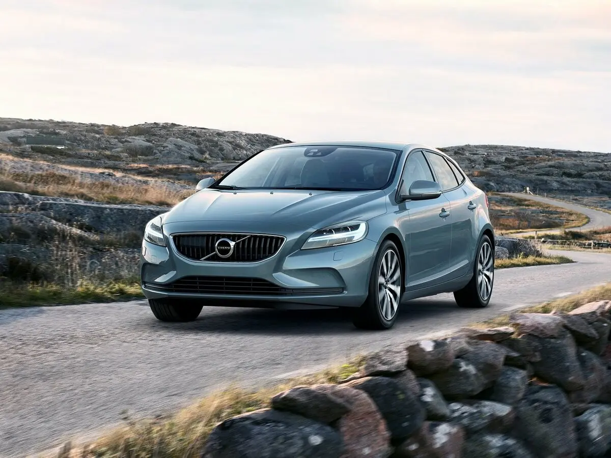 Volvo V40 II Рестайлинг