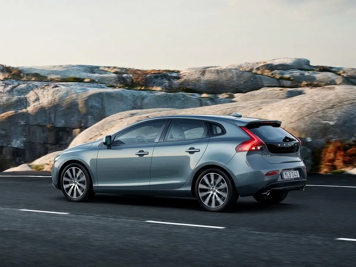 Volvo V40 II Рестайлинг Хэтчбек 5 дв. — сүрөт 5