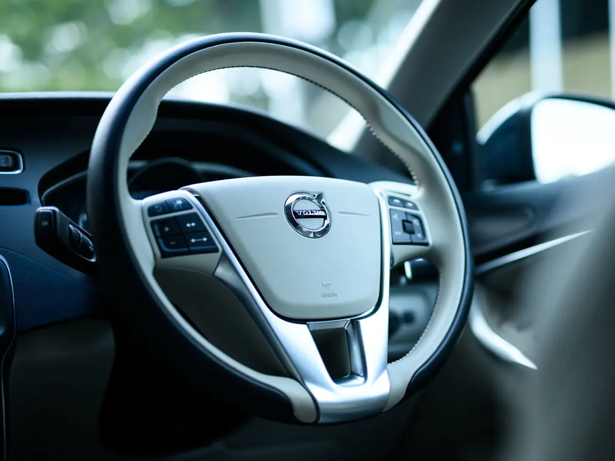Volvo V40 II Рестайлинг Хэтчбек 5 дв. — сүрөт 10