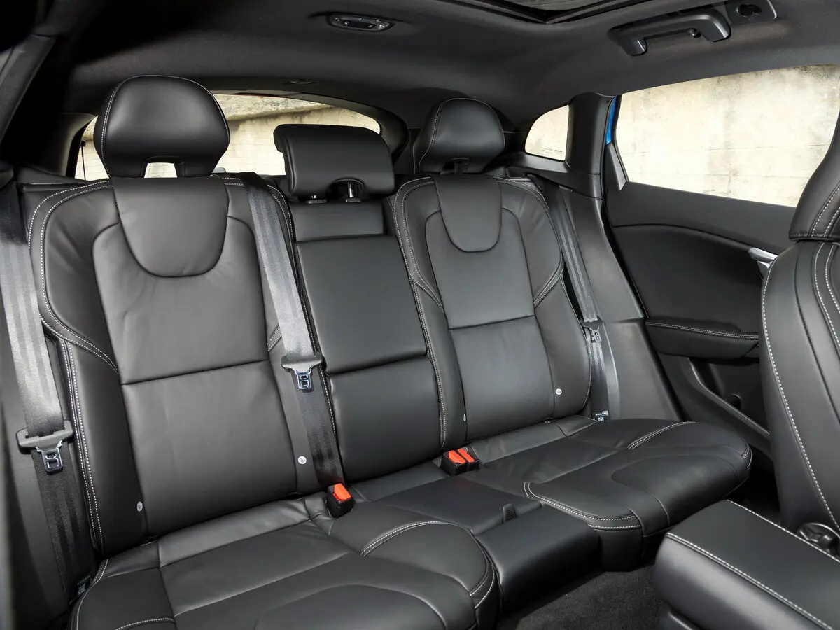 Volvo V40 II Рестайлинг Хэтчбек 5 дв. — сүрөт 12