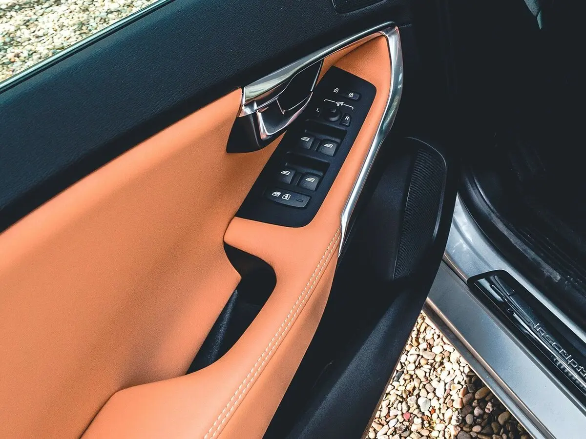 Volvo V40 II Рестайлинг Хэтчбек 5 дв. — сүрөт 13