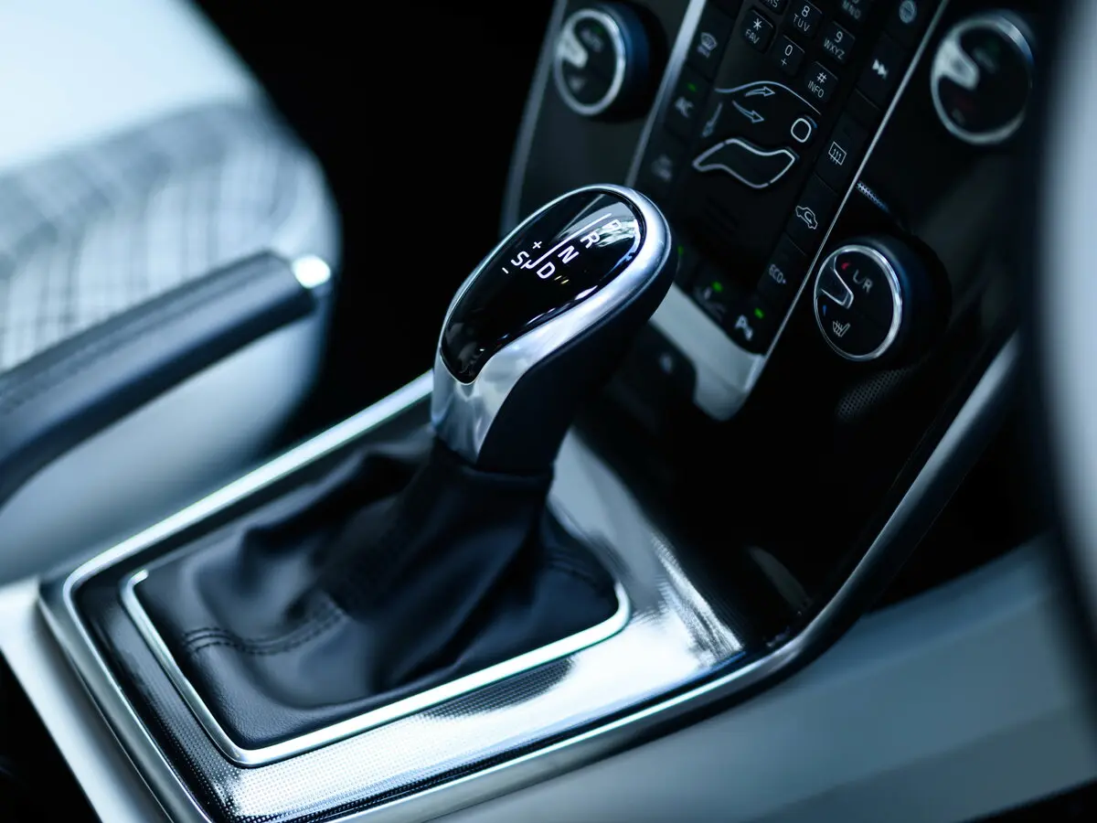 Volvo V40 II Рестайлинг Хэтчбек 5 дв. — сүрөт 14