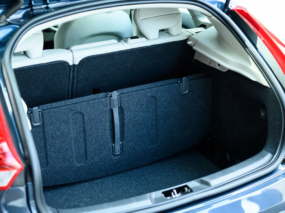 Volvo V40 II Рестайлинг Хэтчбек 5 дв. — сүрөт 15