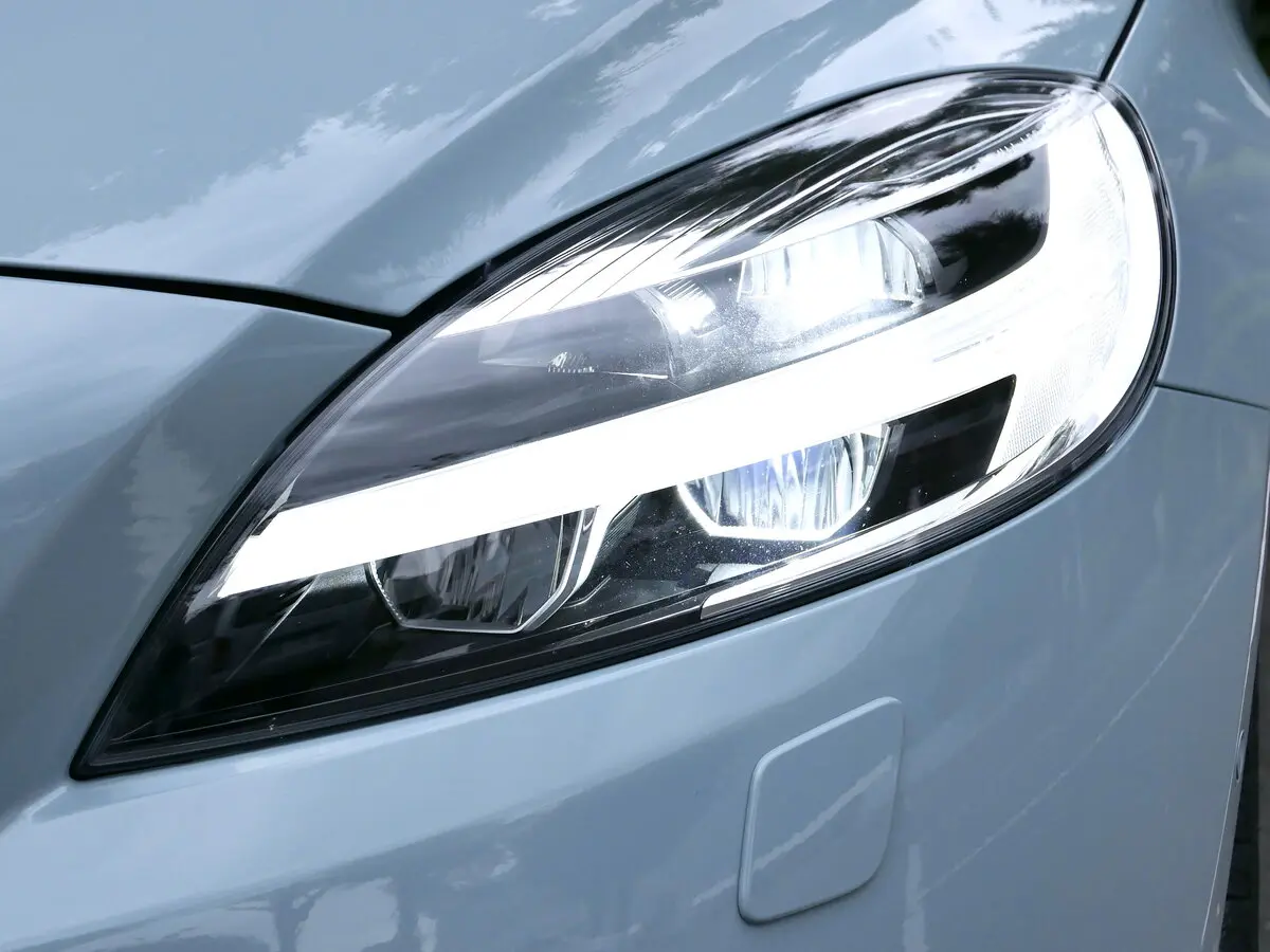 Volvo V40 II Рестайлинг Хэтчбек 5 дв. — сүрөт 17