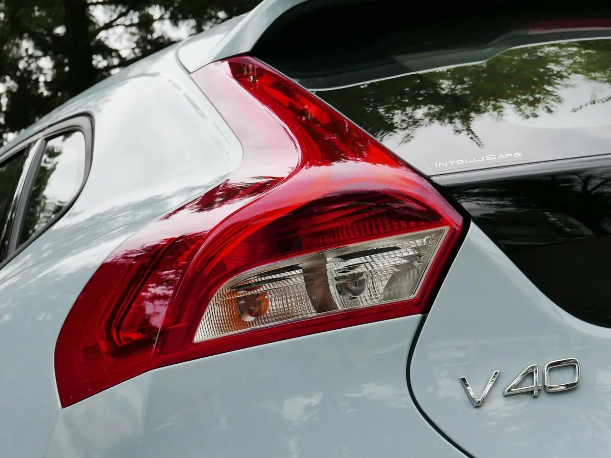 Volvo V40 II Рестайлинг Хэтчбек 5 дв. — сүрөт 18