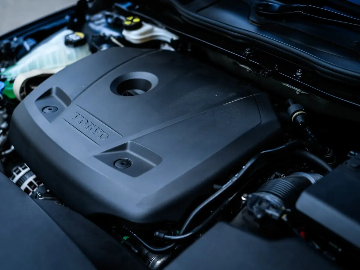 Volvo V40 II Рестайлинг Хэтчбек 5 дв. — сүрөт 19