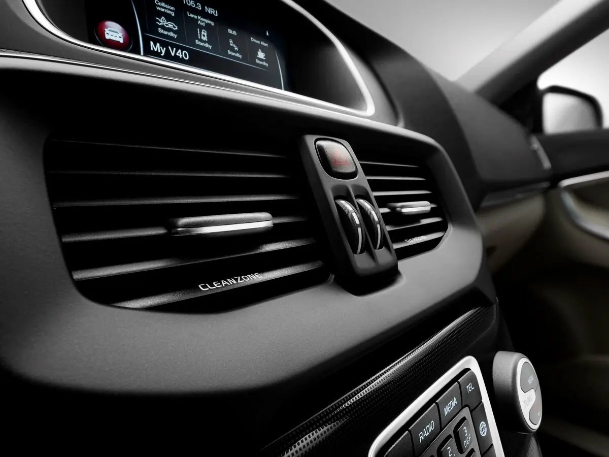 Volvo V40 II Рестайлинг Хэтчбек 5 дв. — сүрөт 20