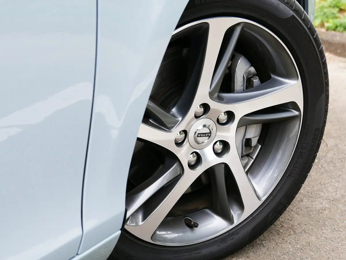 Volvo V40 II Рестайлинг Хэтчбек 5 дв. — сүрөт 21