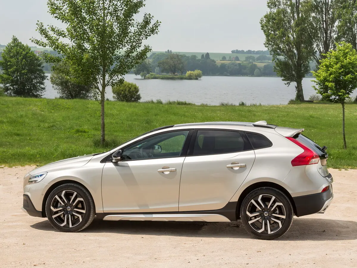 Volvo V40 Cross Country I Рестайлинг Хэтчбек 5 дв. — photo 2