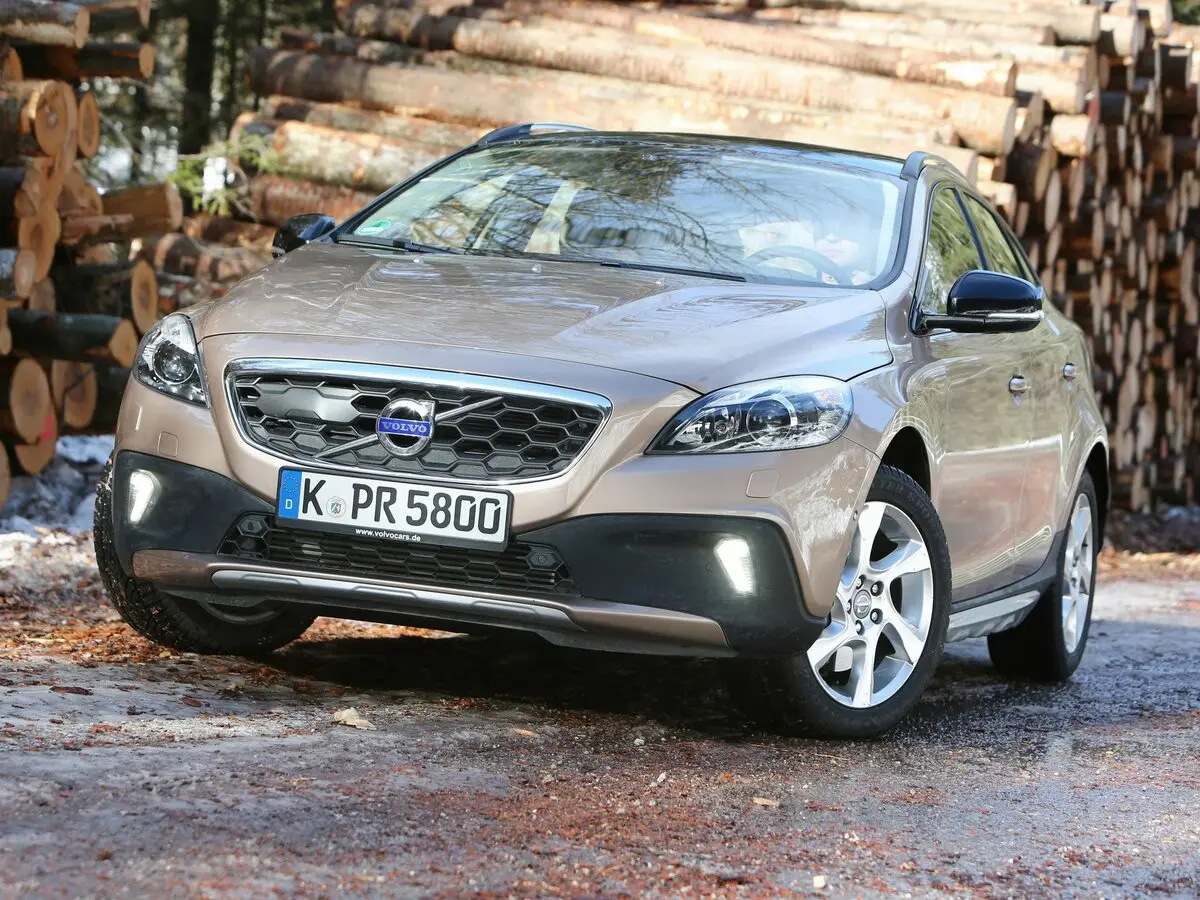 Volvo V40 Cross Country I Рестайлинг Хэтчбек 5 дв. — photo 3