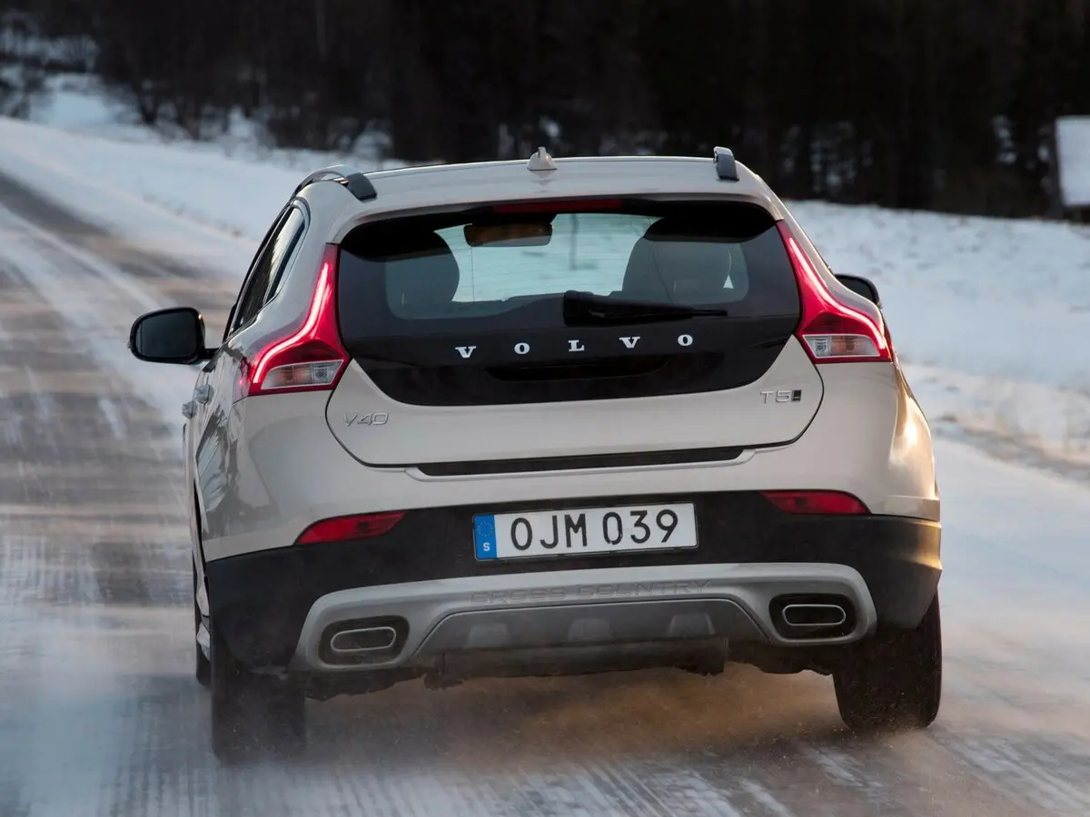 Volvo V40 Cross Country I Рестайлинг Хэтчбек 5 дв. — photo 4